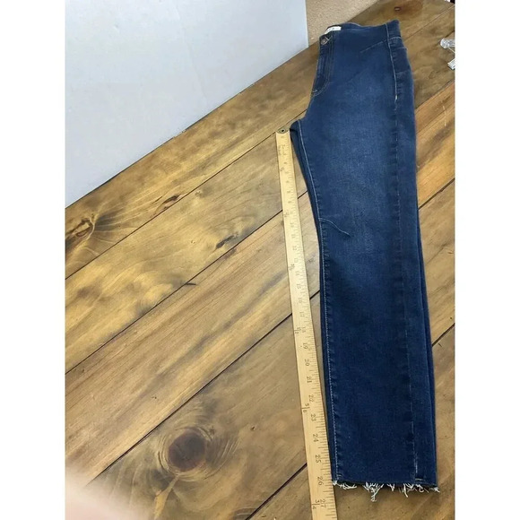 We The Free Twenty Nine Women's Size 29 Dark Wash Denim Jeans Raw Hem - Picture 9 of 9